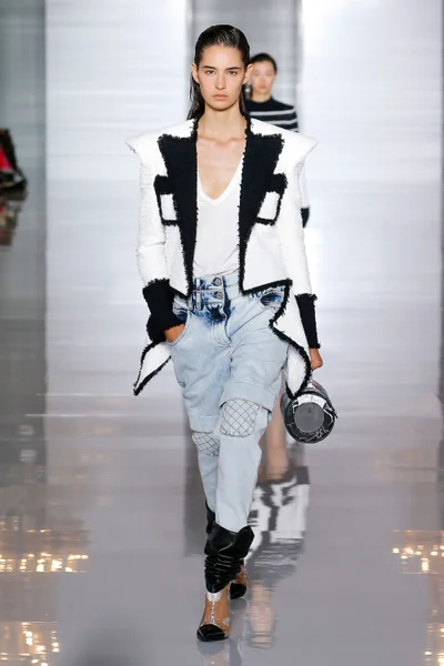Look 60
